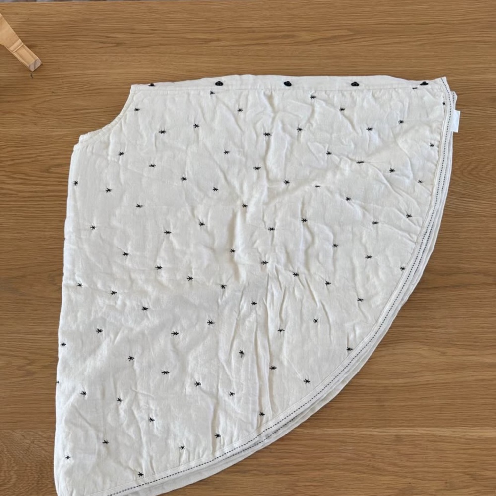 Heart and Hand - Ivory Quilted Tree Skirt
